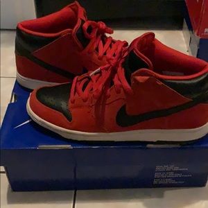 Nike Dunk Mid Pro SB (Sport red/black/robu/noir)